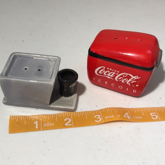 Coca Cola Soda Fountain Salt and Pepper Shaker - Picture 3 of 4